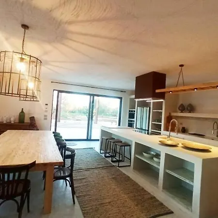 Lamia Fiscaluri Villa *